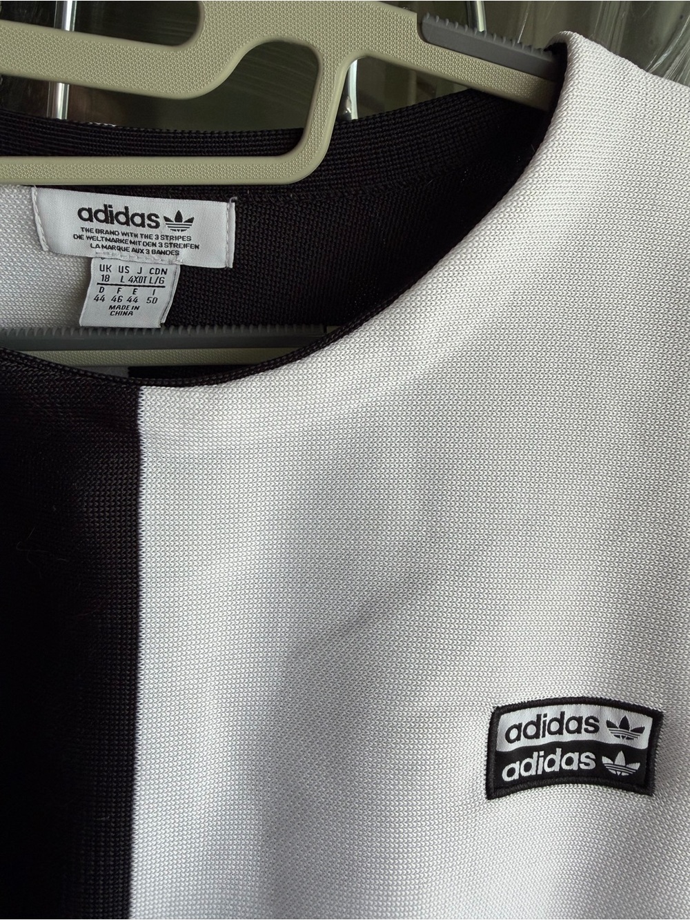 adidas originals Black & White Colorblock cinch Cropped Crewneck - Picture 4 of 4